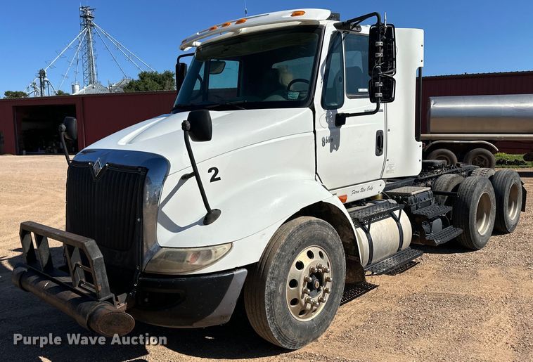 2007 International 8600 semi truck - OL9680