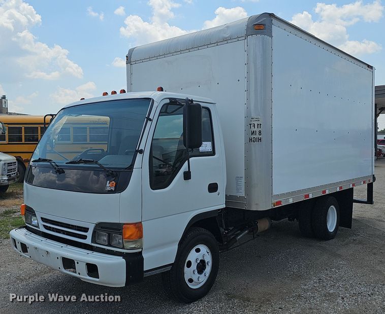 2000 Isuzu NPR carpet cleaner truck - DP1013
