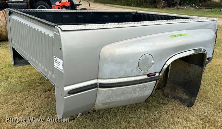 1999 Dodge Ram 3500 8' pickup bed - DQ6854