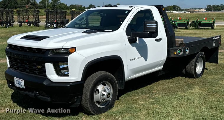 2020 Chevrolet  Silverado 3500HD flatbed pickup truck - DX0809