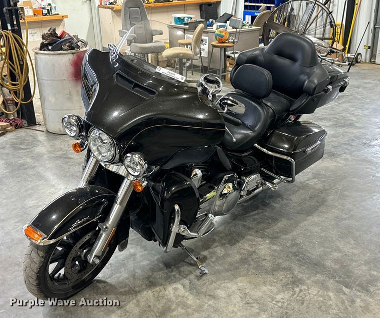 2016 Harley Davidson Limited motorcycle - DX0854