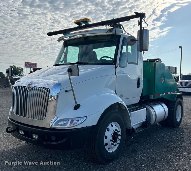 2016 International  8600 toter truck - EG0773
