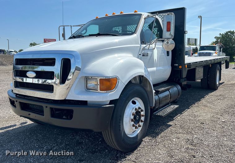 2009 Ford F650 Super Duty flatbed truck - EG0779