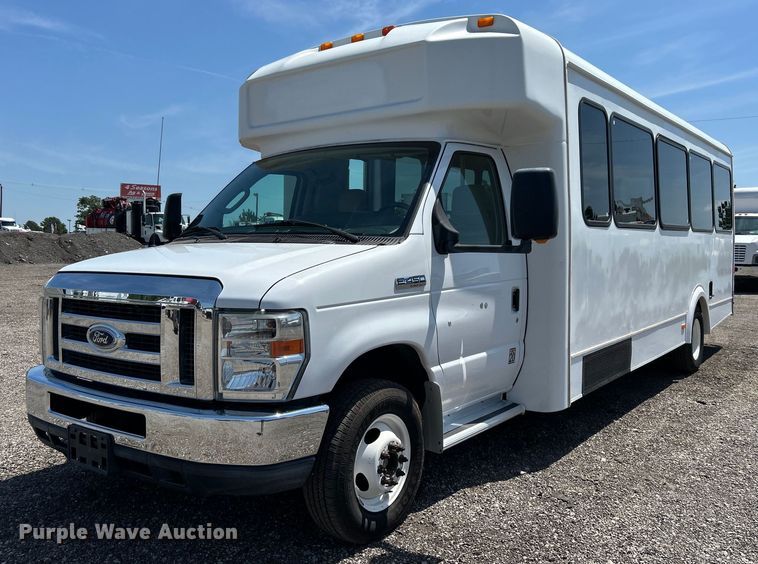 2012 Ford E450 Super Duty shuttle bus - EG0781