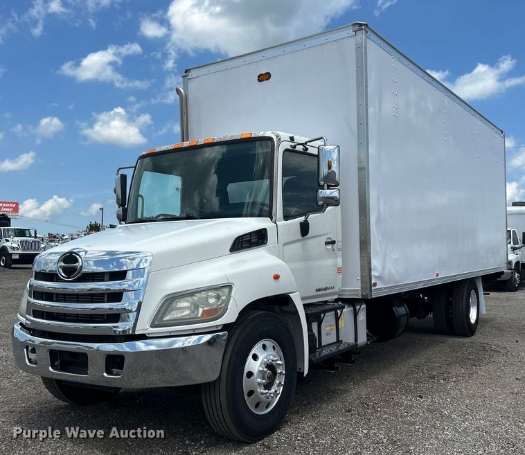 2013 Hino 338 refuse truck - EG0785