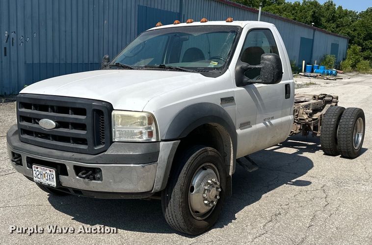 2006 Ford  F550 Super Duty truck cab and chassis - EJ6365