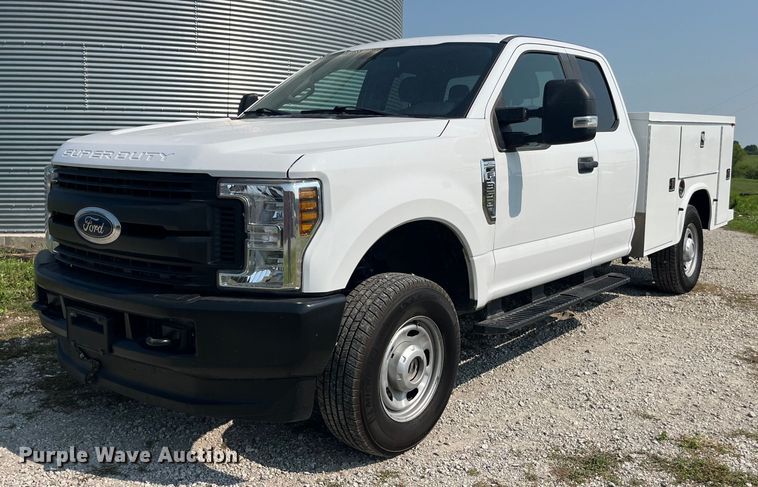 2018 Ford F350 Super Duty SuperCab utility bed pickup truck - EK8787