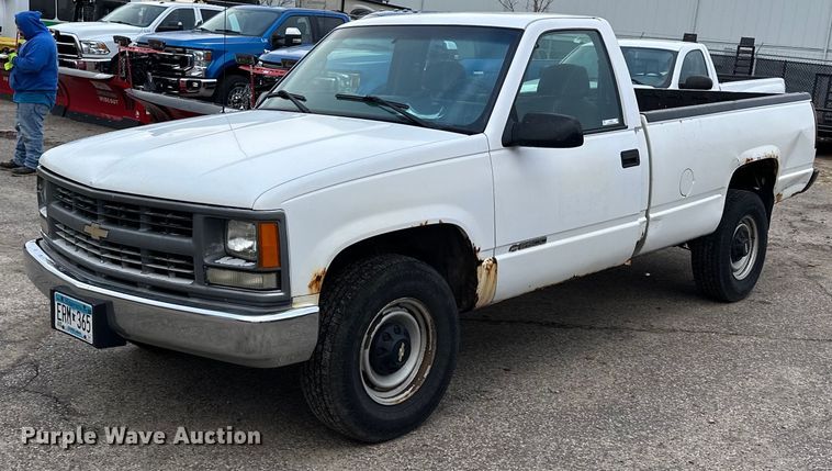 2000 Chevrolet  C2500 pickup truck - LO9450