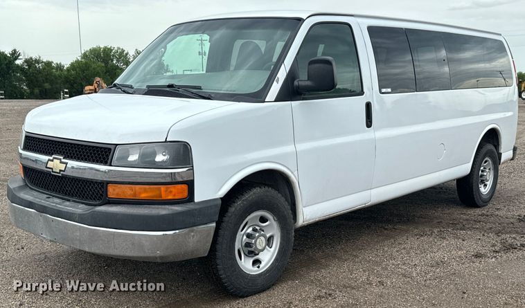 2011 Chevrolet Express 3500  van - MU9937