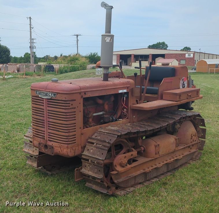 International T6 tractor - NW9547