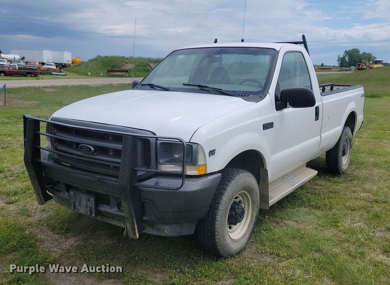 2004 Ford  F250 Super Duty XL pickup truck - NZ9967