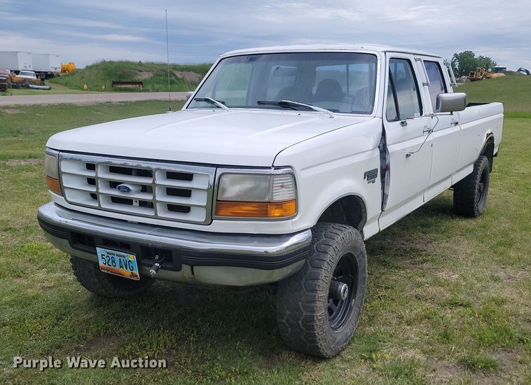 1996 Ford  F350 XLT Crew Cab pickup truck - NZ9969