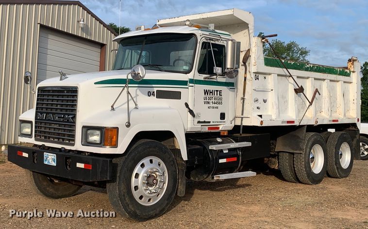 2002 Mack  CH613 dump truck - DM7933