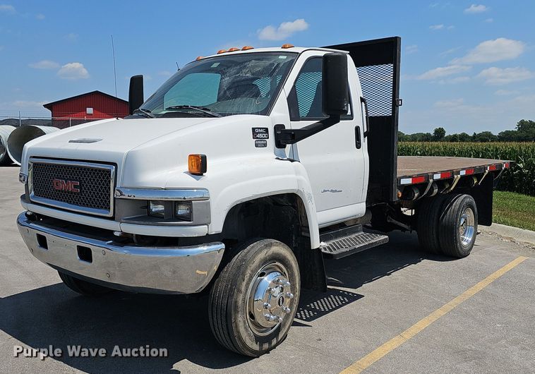 2005 GMC C4500 flatbed truck - DP6584