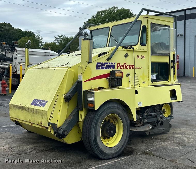 2004 Elgin Pellican Series P street sweeper - DP8420