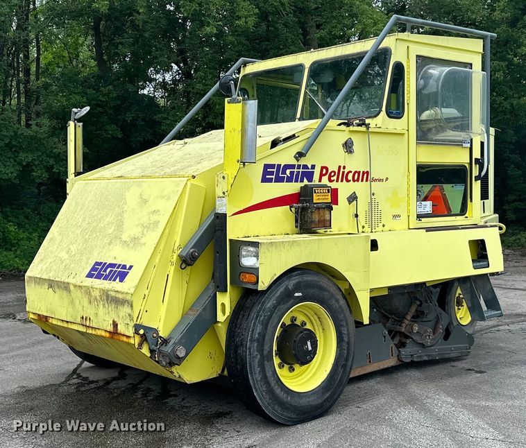 2004 Elgin  Pellican Series P street sweeper  - DP8422