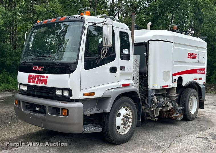 2009 GMC T7500 street sweeper truck - DP8423