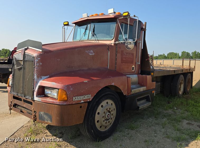1989 Kenworth T660 flatbed truck - DQ6847