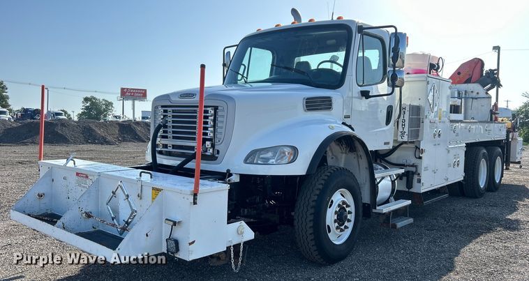 2010 Freightliner  Business Class M2 crane truck - EG0791