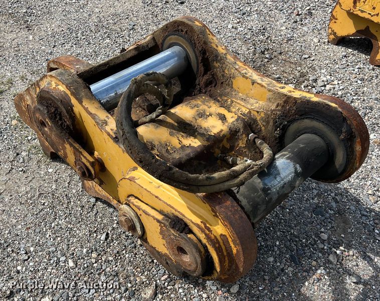 Caterpillar 389-8070 quick coupler - LV9000