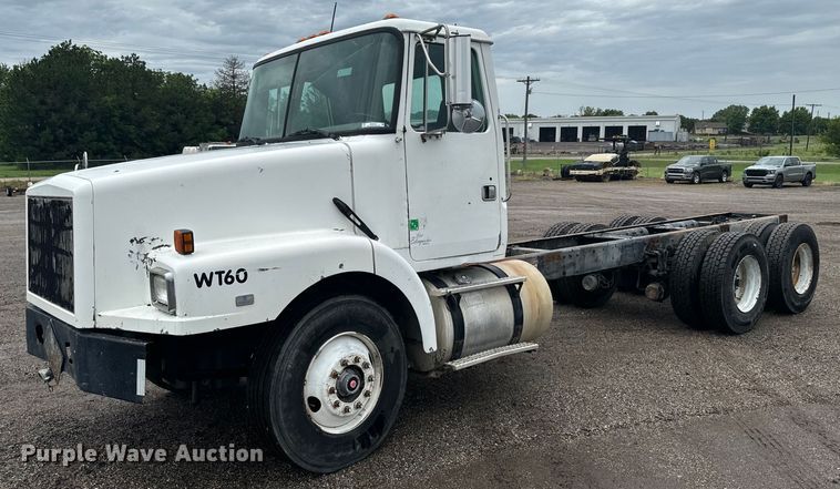 1994 White GMC truck cab and chassis - MU9940
