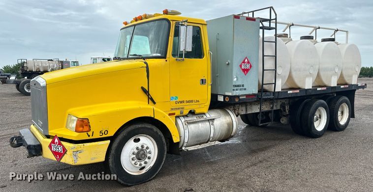 1992 White GMC WCA water truck - MU9941