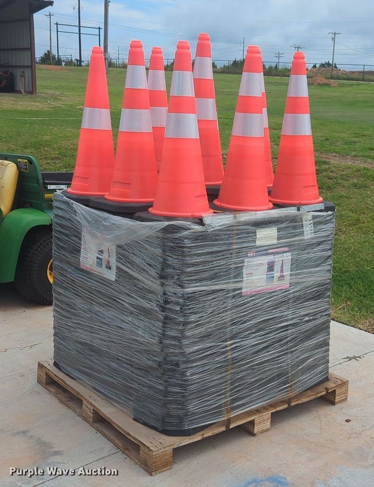 Approximately 250 AGT Industrial traffic cones  - NW9593