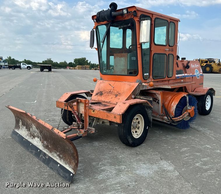 2005 Broce RJ350 broom - OF9787