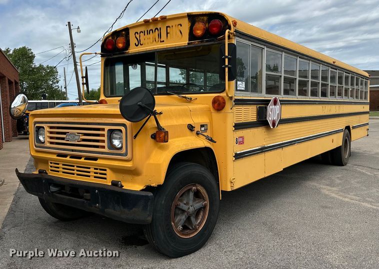 1991 Chevrolet B60 school bus - DG4420