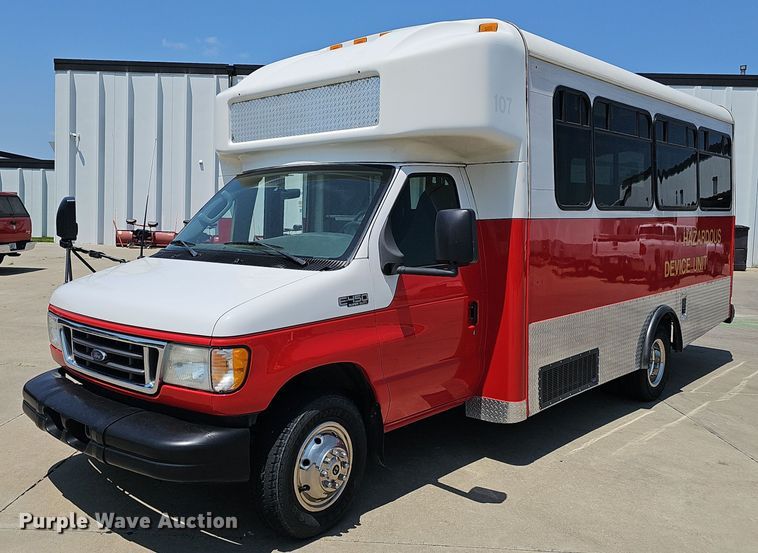 2003 Glaval E450 Super Duty shuttle bus - DP1039