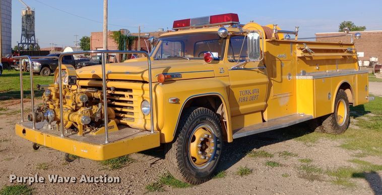 1972 Ford  750 fire truck - DP1261