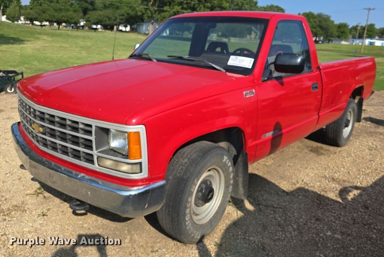 1992 Chevrolet C3500 Cheyenne pickup truck - DQ4463