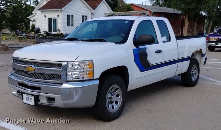 2012 Chevrolet Silverado 1500 Ext. Cab pickup truck - DQ6161