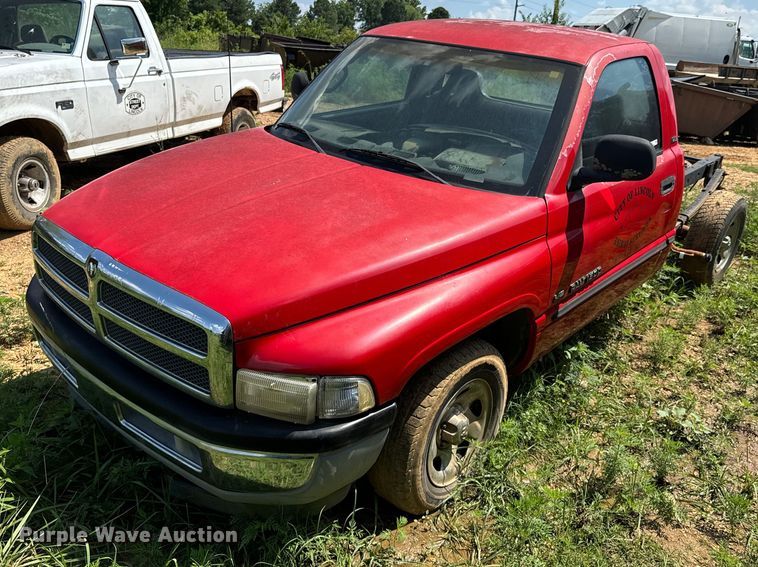 1998 Dodge Ram 1500 pickup truck cab and chassis - DX0921