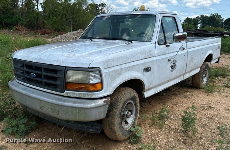 1995 Ford F150 pickup truck - DX0922