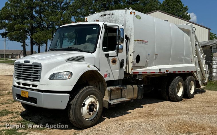 2017 Freightliner Business Class M2 106 refuse truck - DX0926