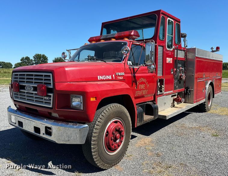1988 Ford  F800 pumper fire truck - EJ4398