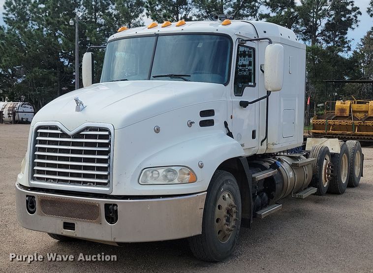 2012 Mack CXU613 semi truck - OD9601