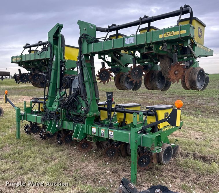 2009 John Deere 1720 Max Emerge XP no-till planter - DM2723