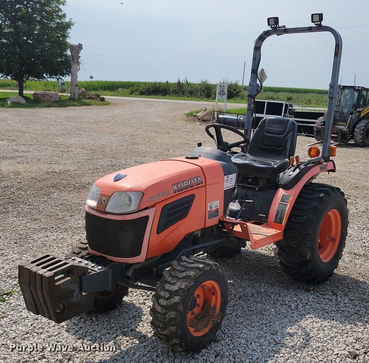 Kubota B2320 MFWD tractor - DR4323