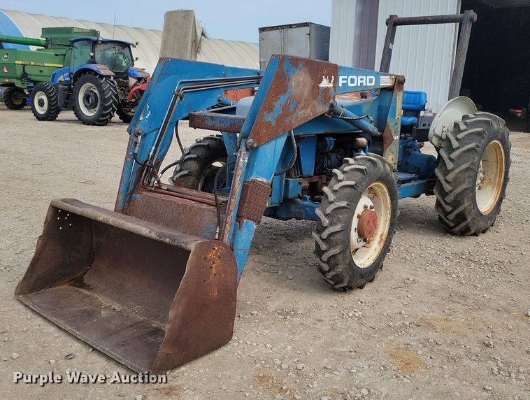 Ford 3930 tractor - DR4324