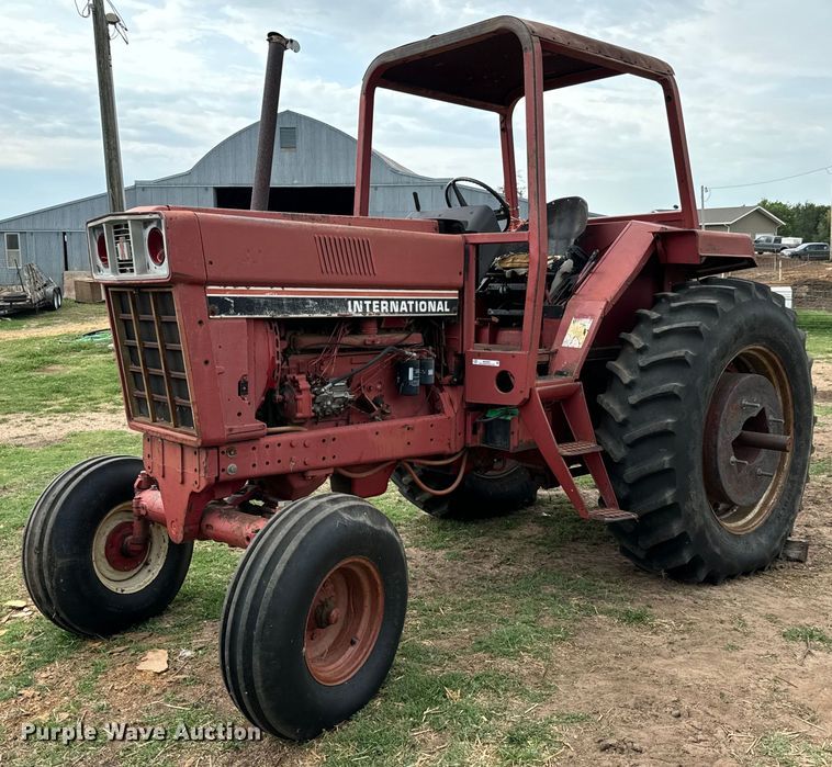 1981 International Harvester 986 tractor - MU9997