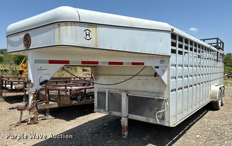 2004 Circle D livestock trailer - NQ9657