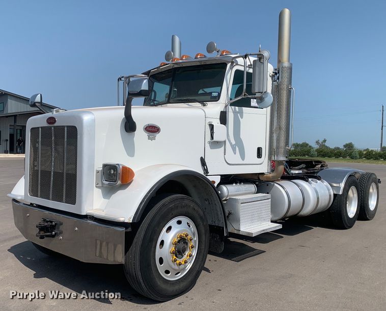 2016 Peterbilt 367 semi truck - DM7939