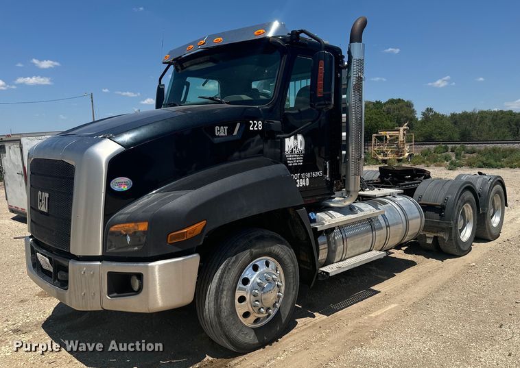 2015 Caterpillar  CT660 semi truck - DX3457