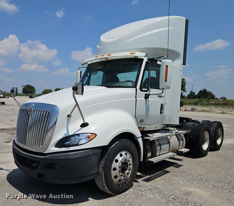 2014 International  Pro Star Plus semi truck - EI3923