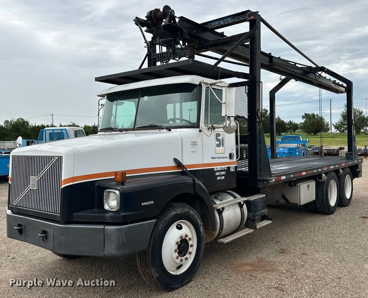 1997 Volvo  WG64T crane truck - EJ4435