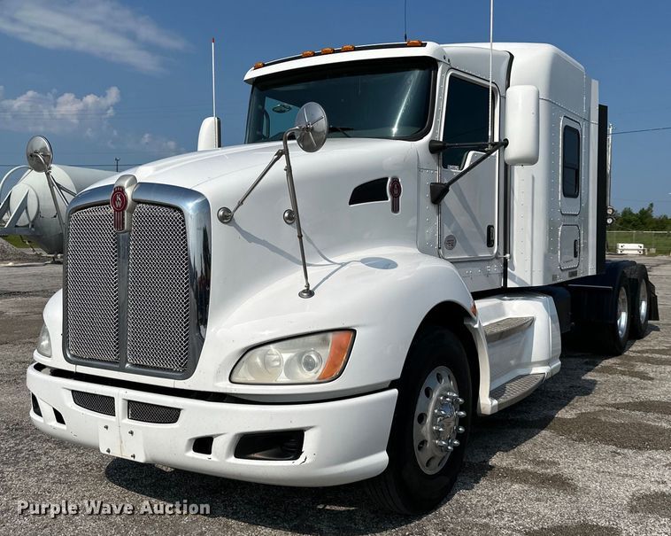 2013 Kenworth T660 semi truck - EJ6359