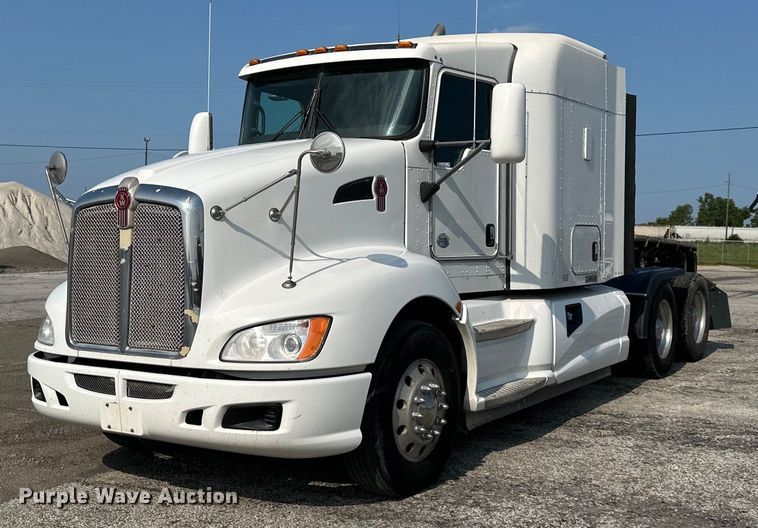 2014 Kenworth T660 semi truck - EJ6360