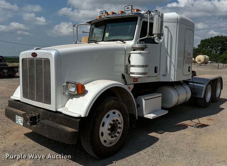 2012 Peterbilt  367 semi truck - LV9270
